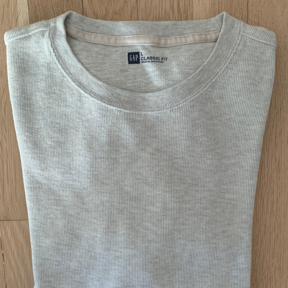 GAP Mens Classic Fit Light Gray Pullover- Size Large- Soft and comfy!